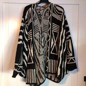 Black and cream batwing cardigan 🦇